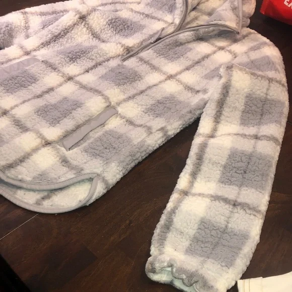 Abercrombie & Fitch Gray and Cream Zip Up Sweater - Picture 12 of 15